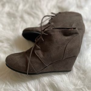 Marcorepublic women's size 10 bootie boots